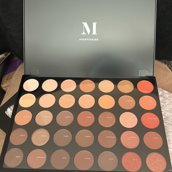 Host Pick 🎉🎉Morphe Natural Eyeshadow - Picture 2 of 5
